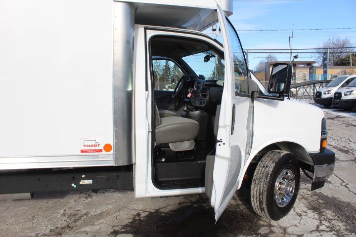 Chevrolet Express Cutaway 2025 - Image 17