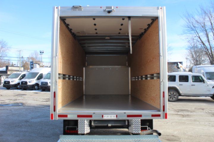 Chevrolet Express Cutaway 2025 - Image 19