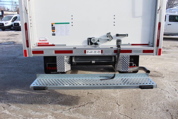 Chevrolet Express Cutaway 2025 - Image 21