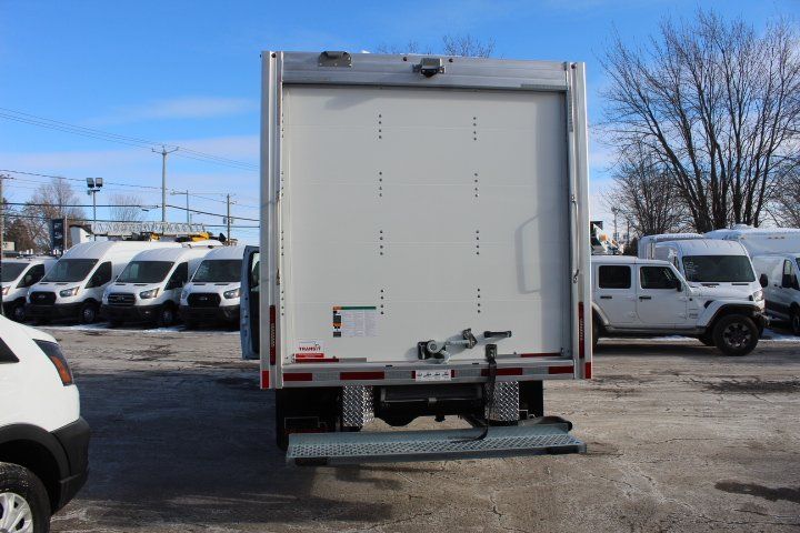 Chevrolet Express Cutaway 2025 - Image 9