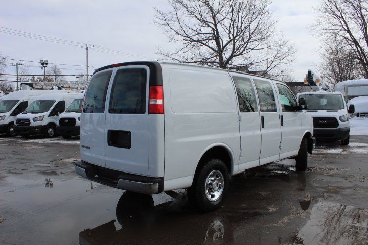 Chevrolet Express Cutaway 2024 - Image 10