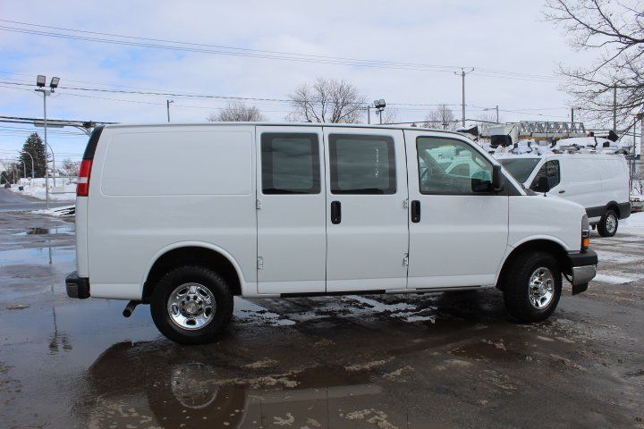 Chevrolet Express Cutaway 2024 - Image 11