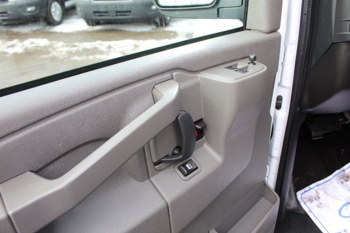 Chevrolet Express Cutaway 2024 - Image 17
