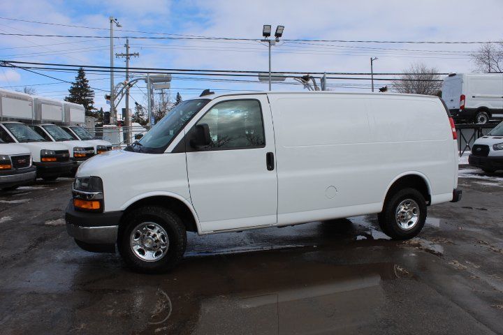 Chevrolet Express Cutaway 2024 - Image 3