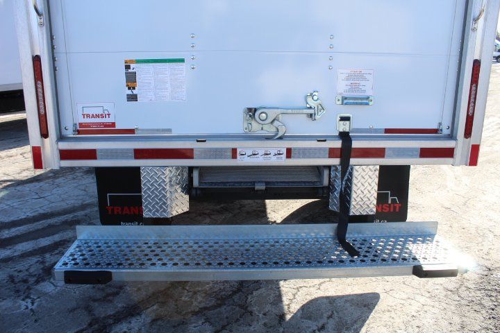 GMC Savana Cargo 2025 - Image 13