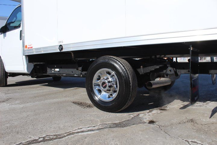GMC Savana Cargo 2025 - Image 19