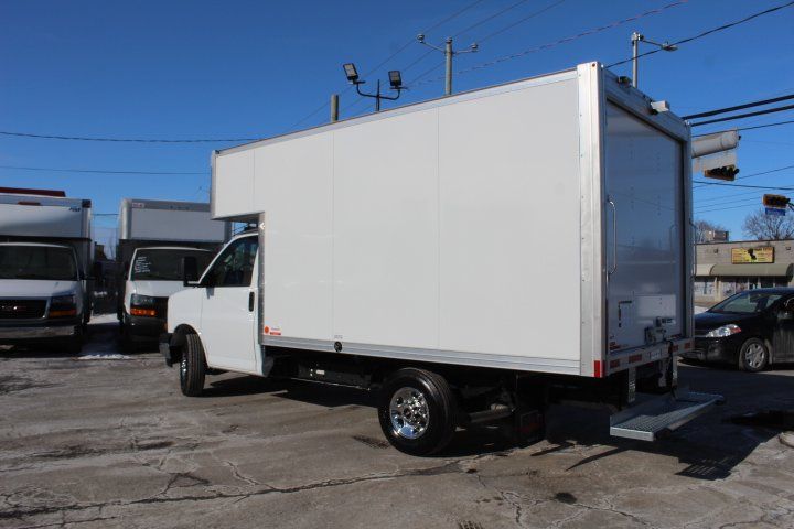 GMC Savana Cargo 2025 - Image 8