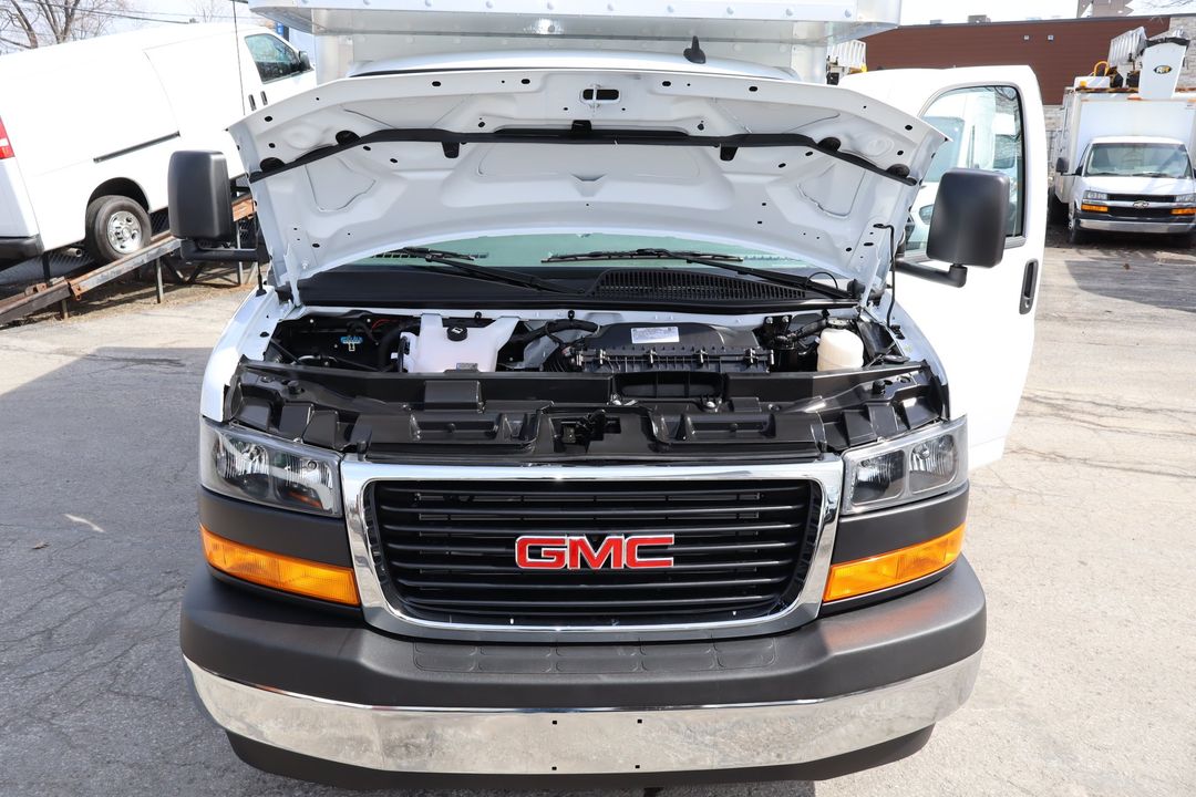 GMC Savana Cargo 2025 - Image 21