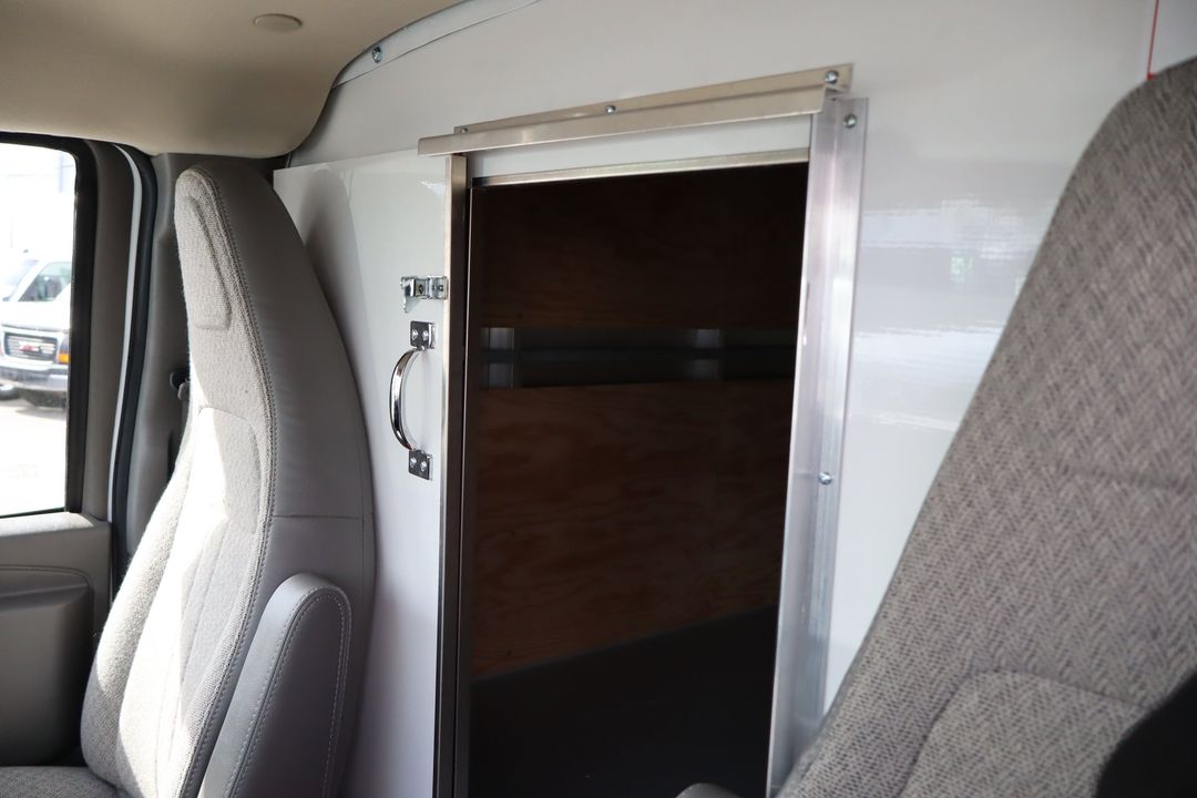GMC Savana Cargo 2025 - Image 4