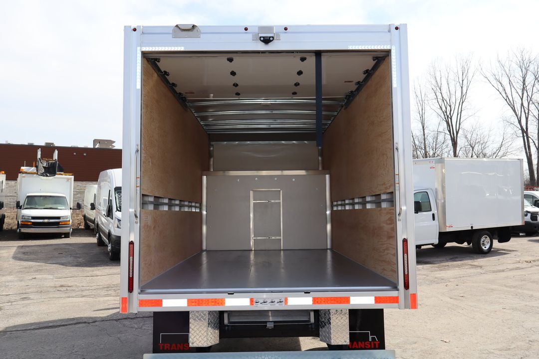 GMC Savana Cargo 2025 - Image 7