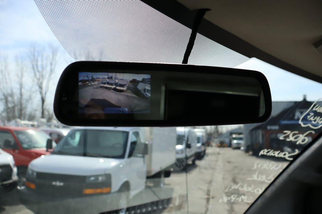 GMC Savana Cargo 2025 - Image 13