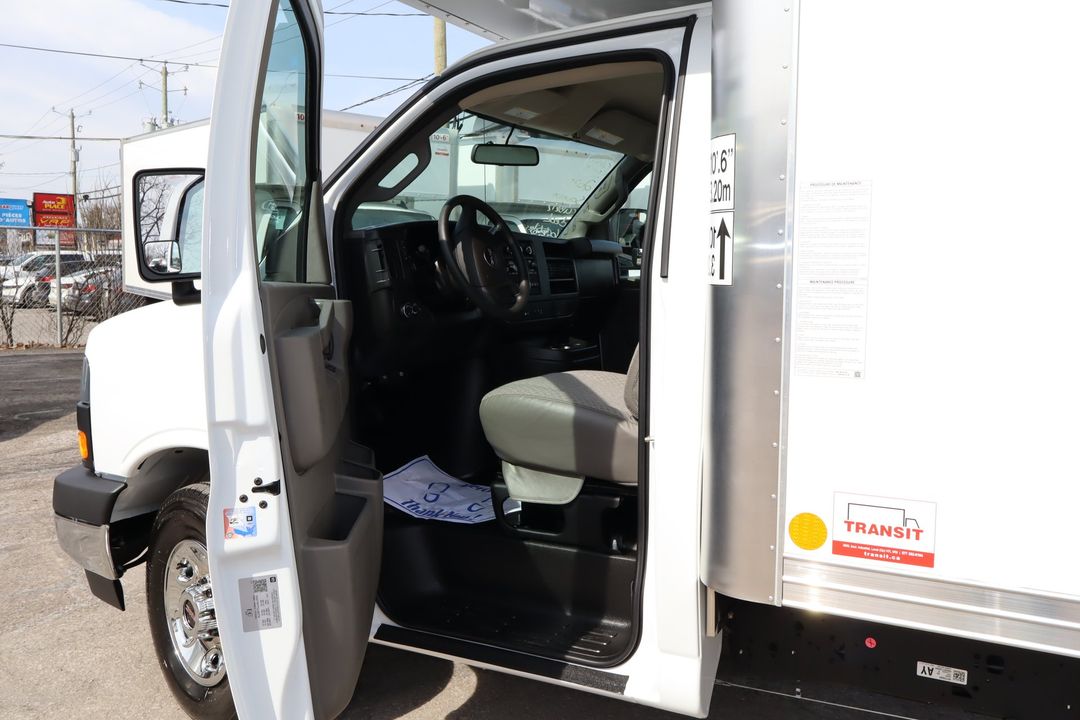 GMC Savana Cargo 2025 - Image 23