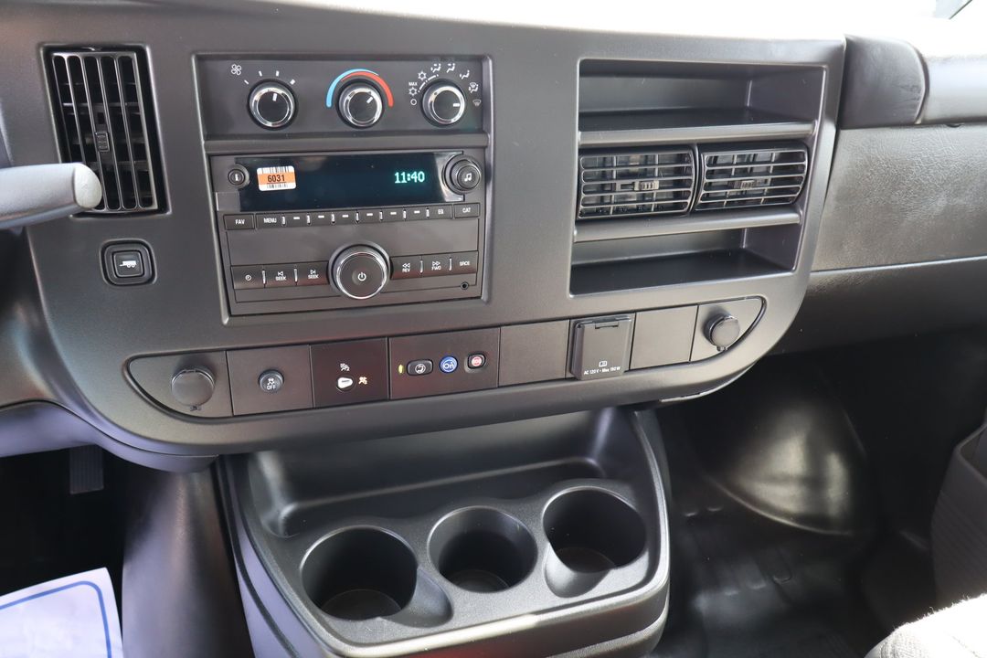 GMC Savana Cargo 2025 - Image 14