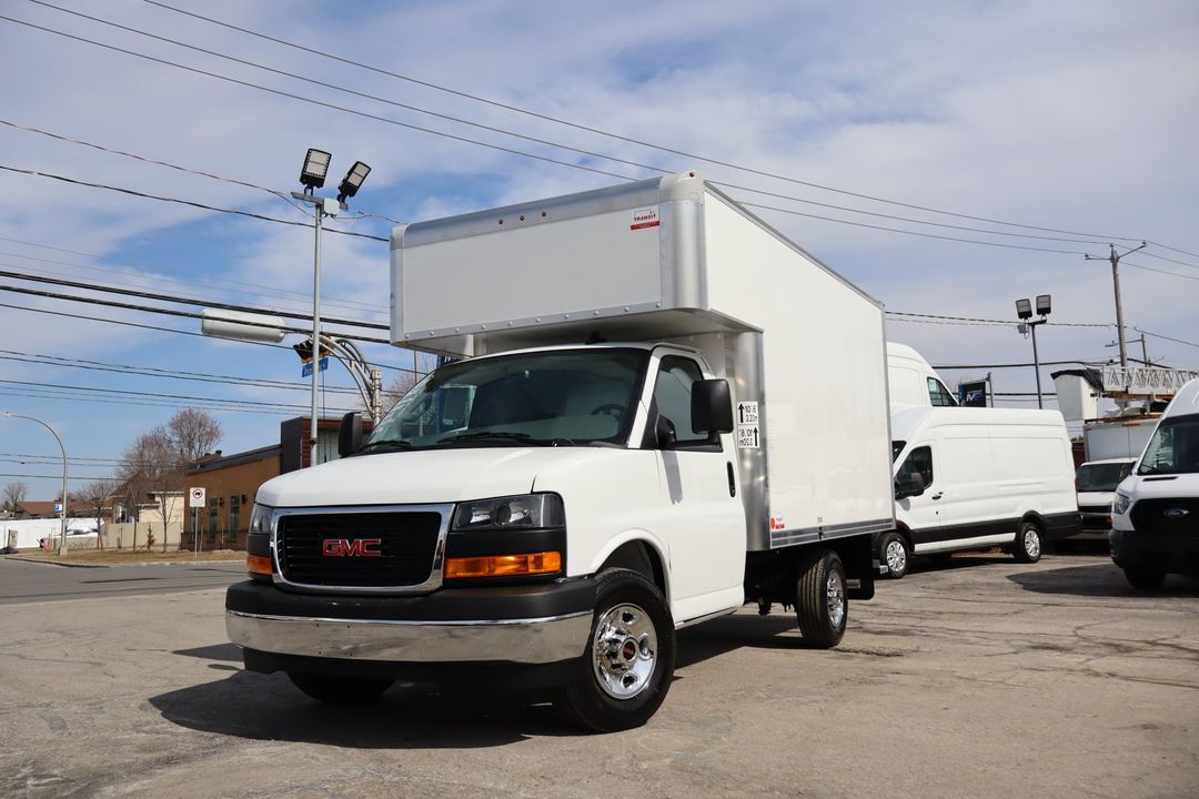 GMC Savana Cargo 2025 - Image 2