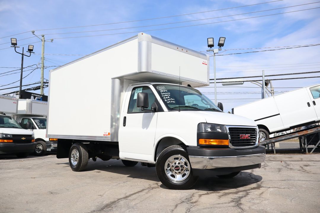 GMC Savana Cargo 2025 - Image 9
