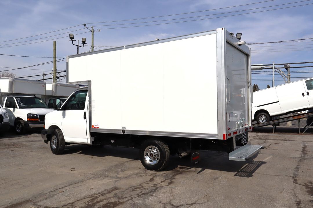 GMC Savana Cargo 2026 - Image 8