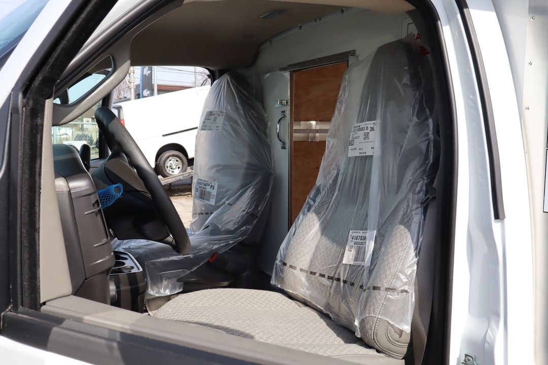 GMC Savana Cargo 2026 - Image 16