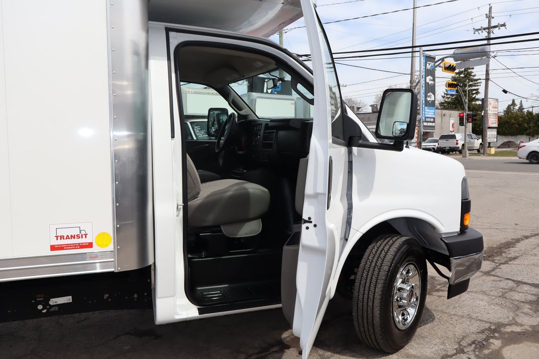 GMC Savana Cargo 2025 - Image 7