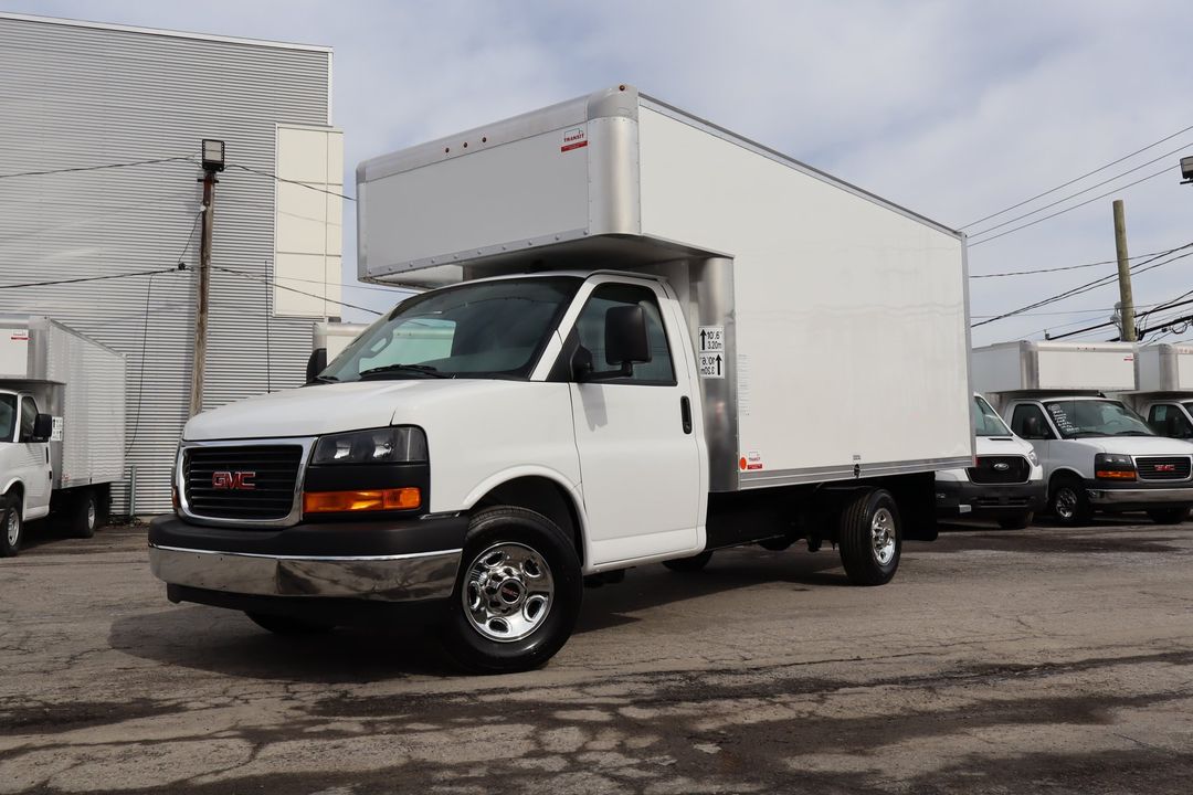 GMC Savana Cargo 2025 - Image 17
