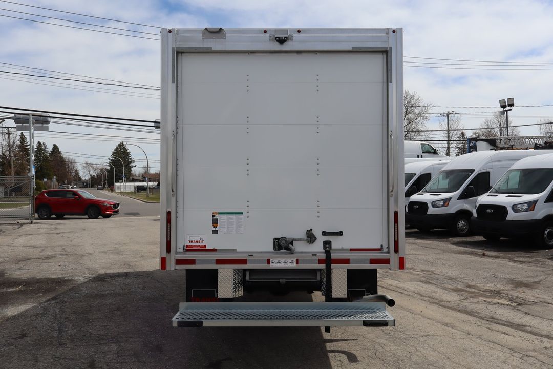GMC Savana Cargo 2025 - Image 11