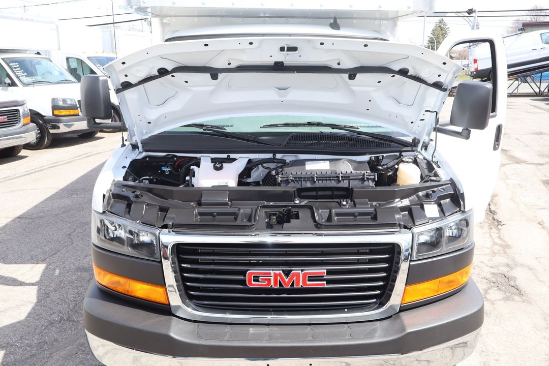 GMC Savana Cargo 2025 - Image 21