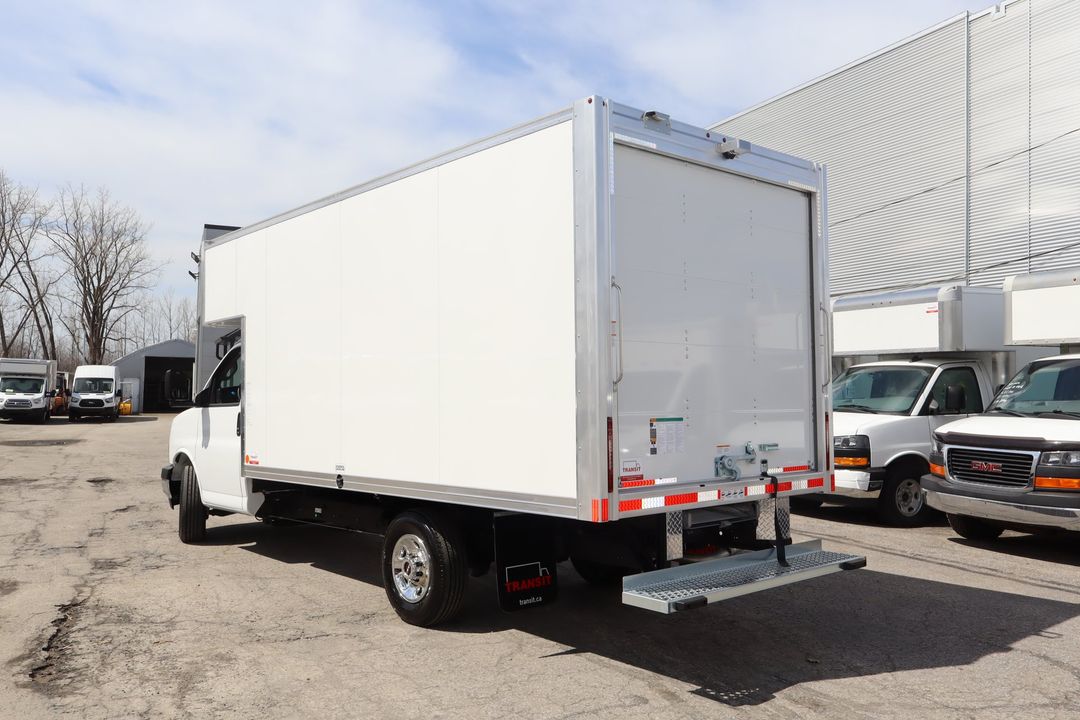 GMC Savana Cargo 2025 - Image 6