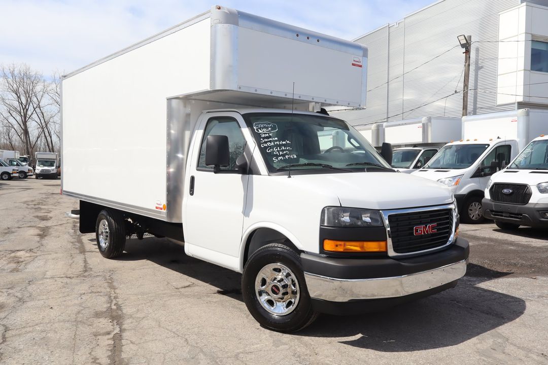 GMC Savana Cargo 2025 - Image 2