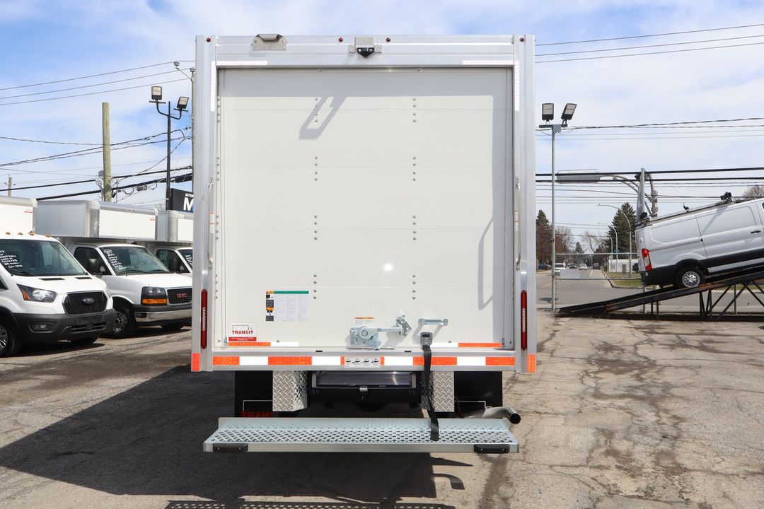 GMC Savana Cargo 2025 - Image 15