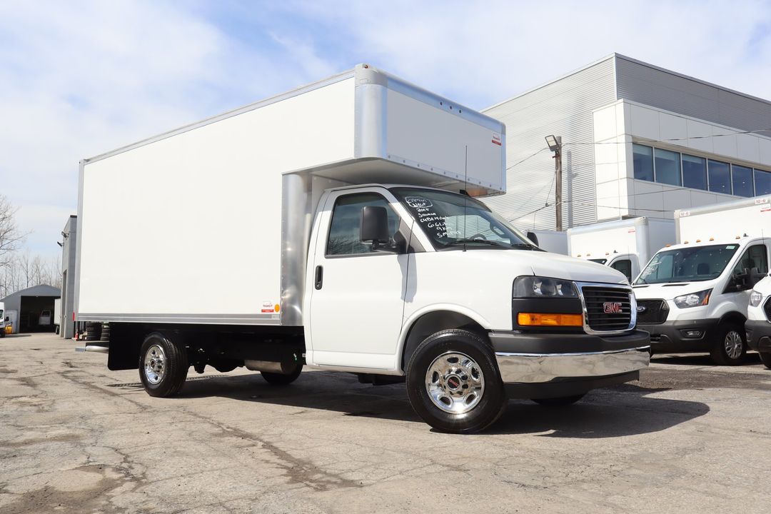 GMC Savana Cargo 2025 - Image 3