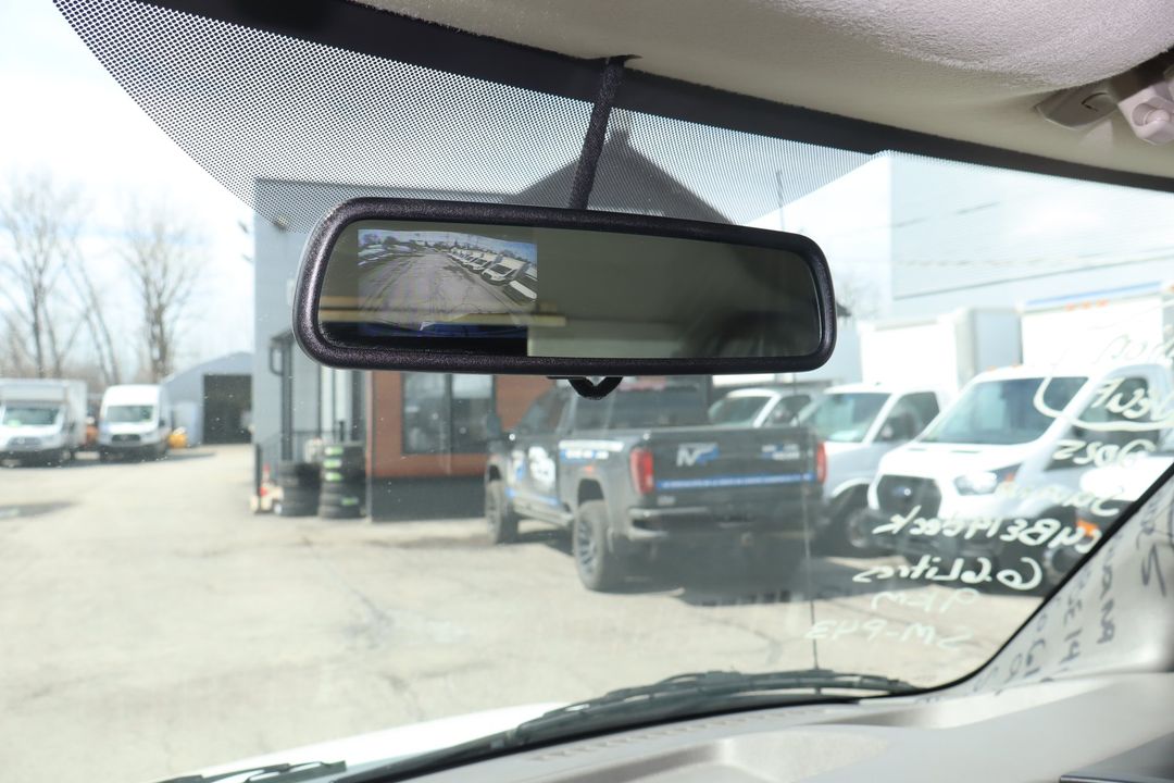 GMC Savana Cargo 2025 - Image 17
