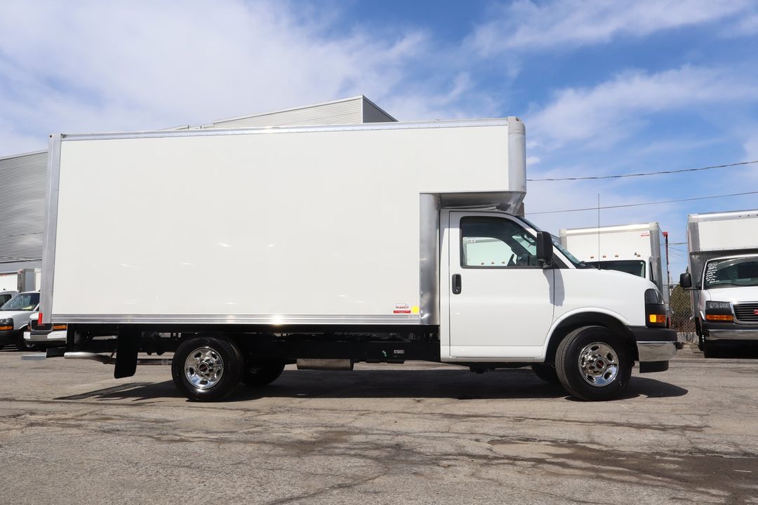 GMC Savana Cargo 2025 - Image 4