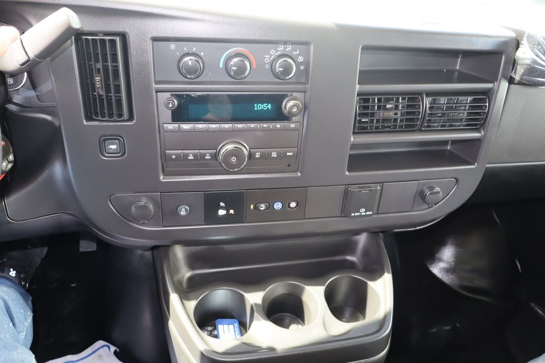 GMC Savana Cargo 2025 - Image 18
