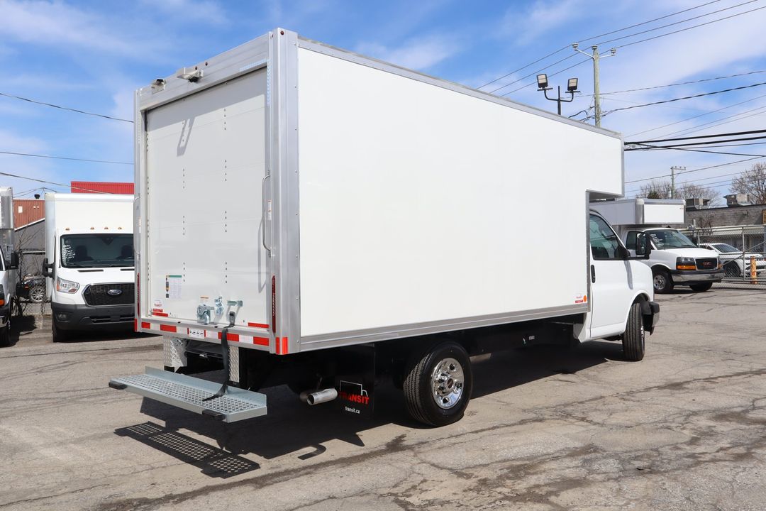 GMC Savana Cargo 2025 - Image 5