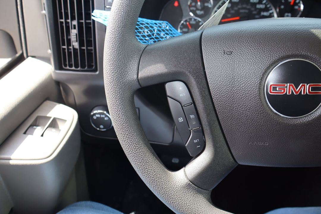 GMC Savana Cargo 2025 - Image 19