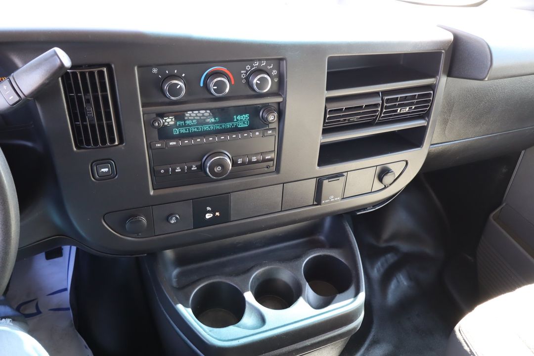 GMC Savana Cargo 2019 - Image 15
