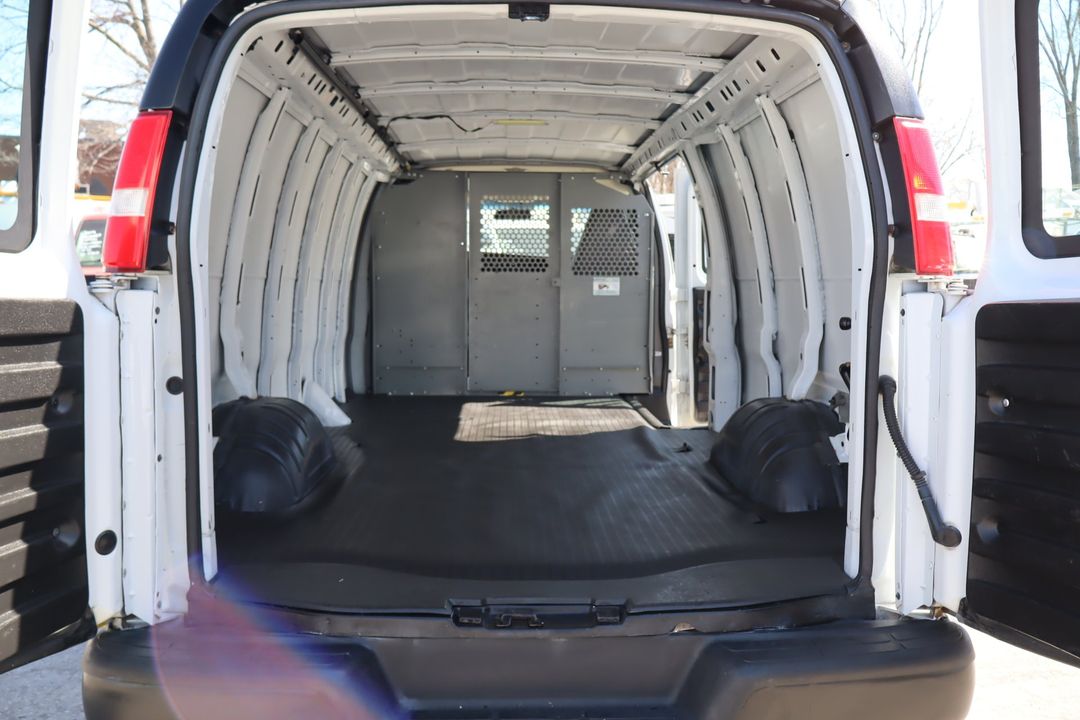GMC Savana Cargo 2019 - Image 17