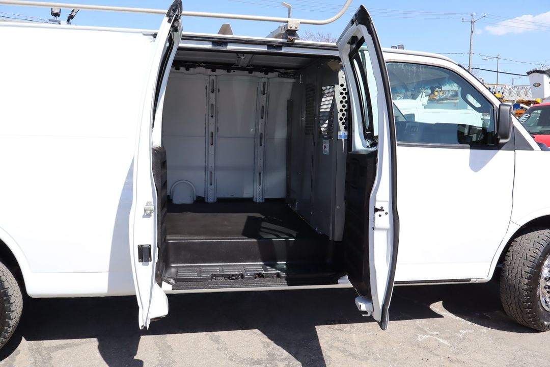 GMC Savana Cargo 2019 - Image 18