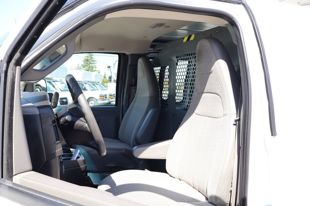 GMC Savana Cargo 2019 - Image 12
