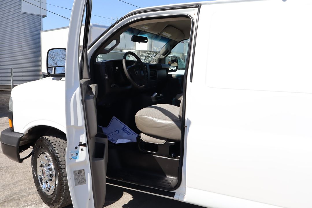GMC Savana Cargo 2019 - Image 13