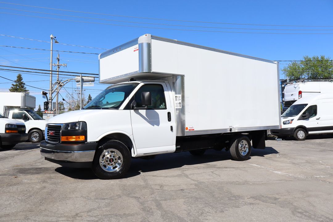 GMC Savana 2026 - Image 2