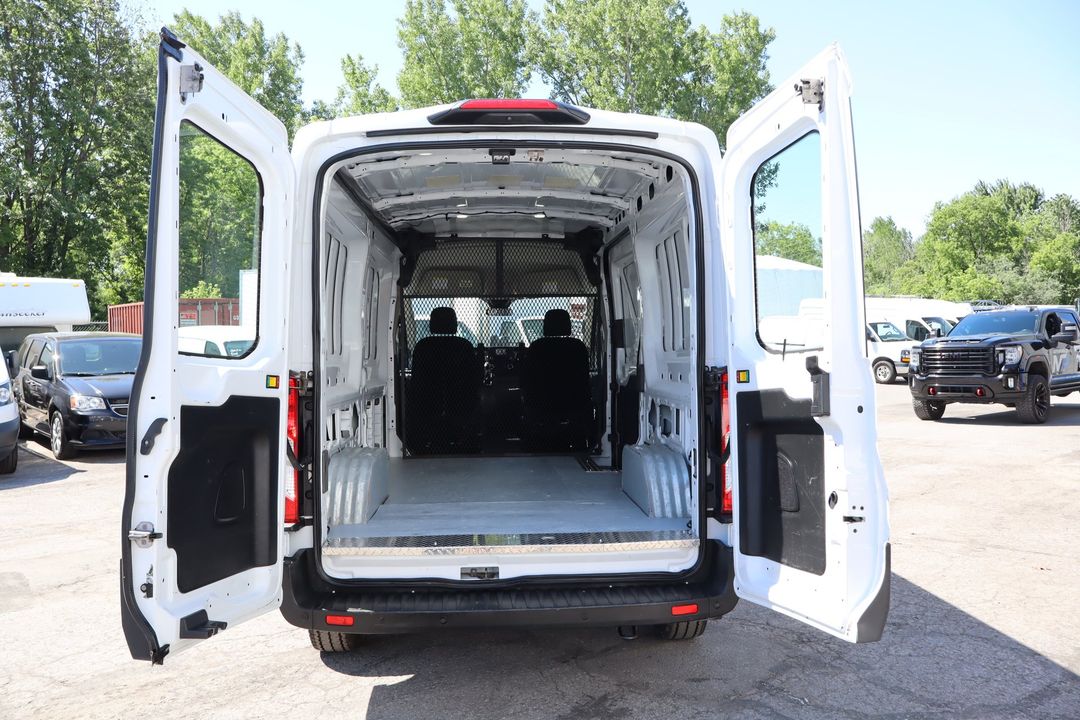 Ford Transit Cargo Van 2022 - Image 21