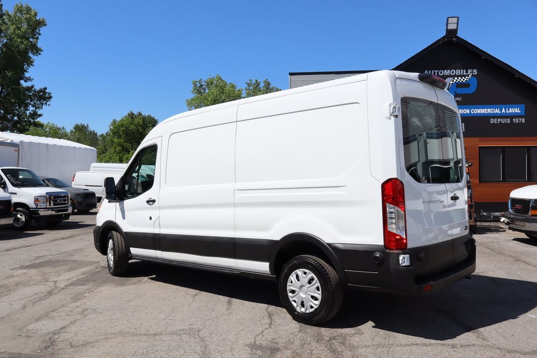 Ford Transit Cargo Van 2022 - Image 9