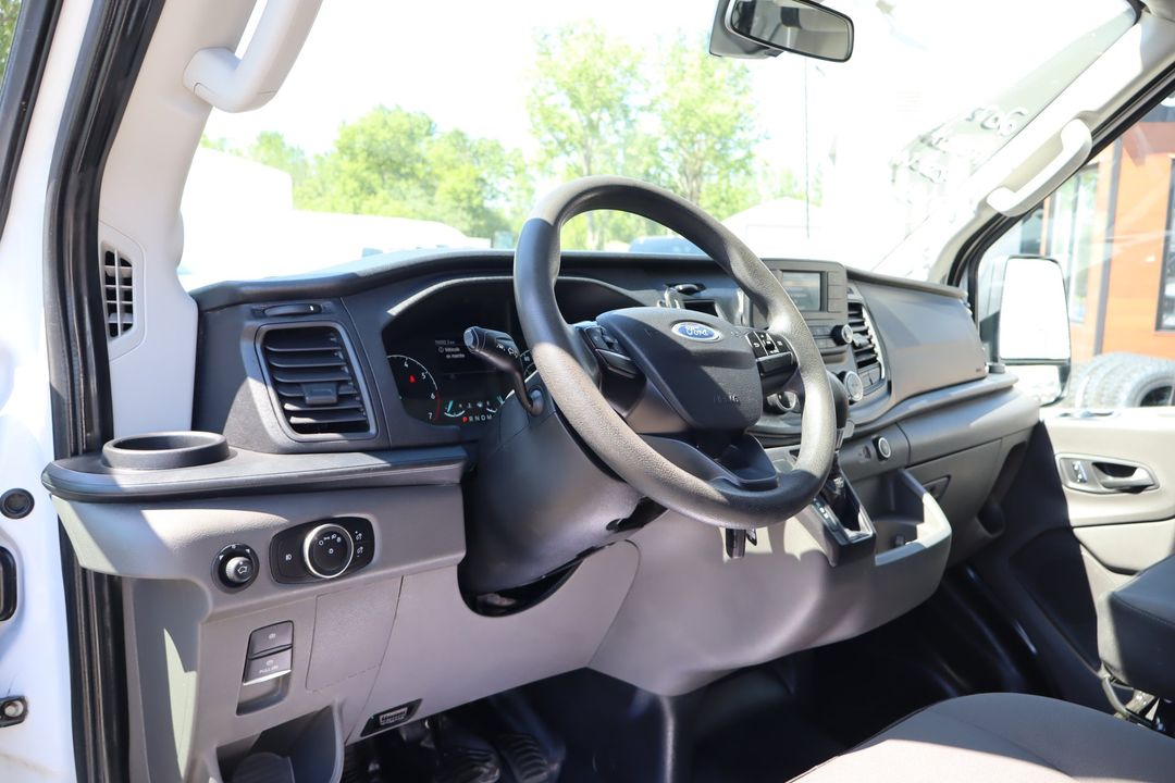Ford Transit Cargo Van 2022 - Image 16