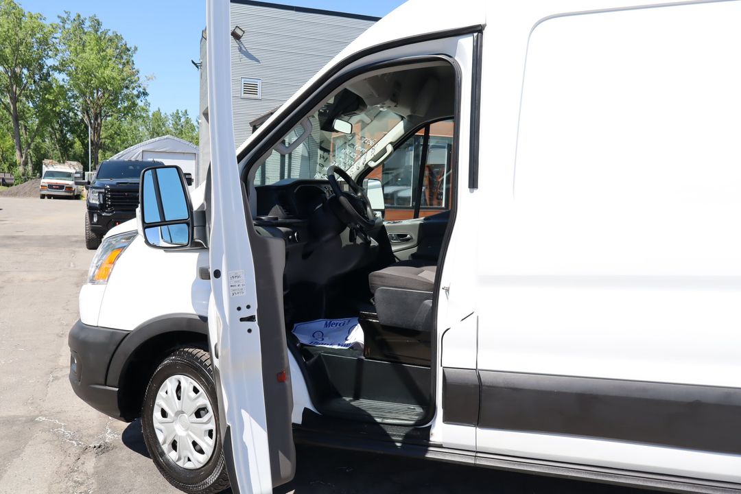 Ford Transit Cargo Van 2022 - Image 18