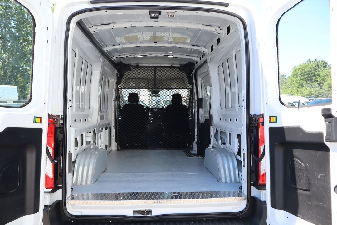 Ford Transit Cargo Van 2022 - Image 20