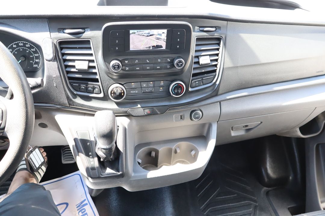 Ford Transit Cargo Van 2022 - Image 12