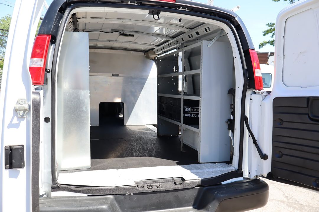 Chevrolet Express 2021 - Image 19