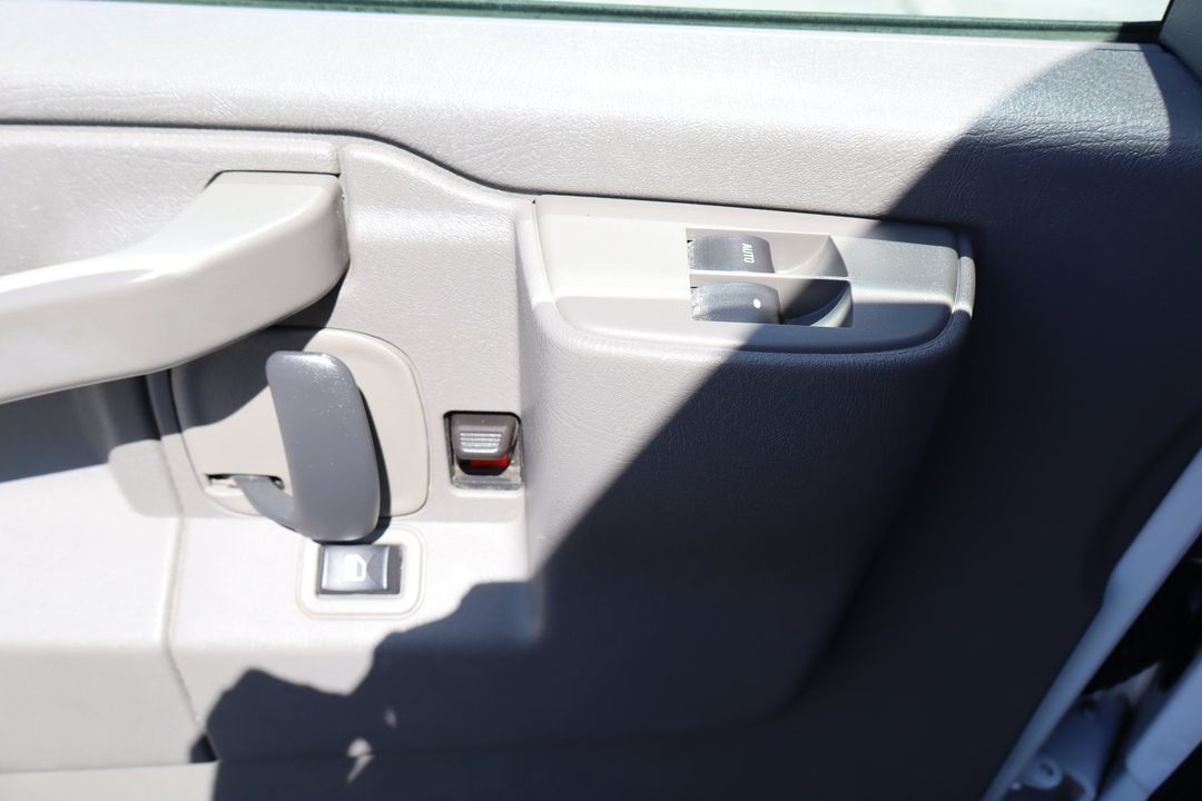 Chevrolet Express 2021 - Image 16