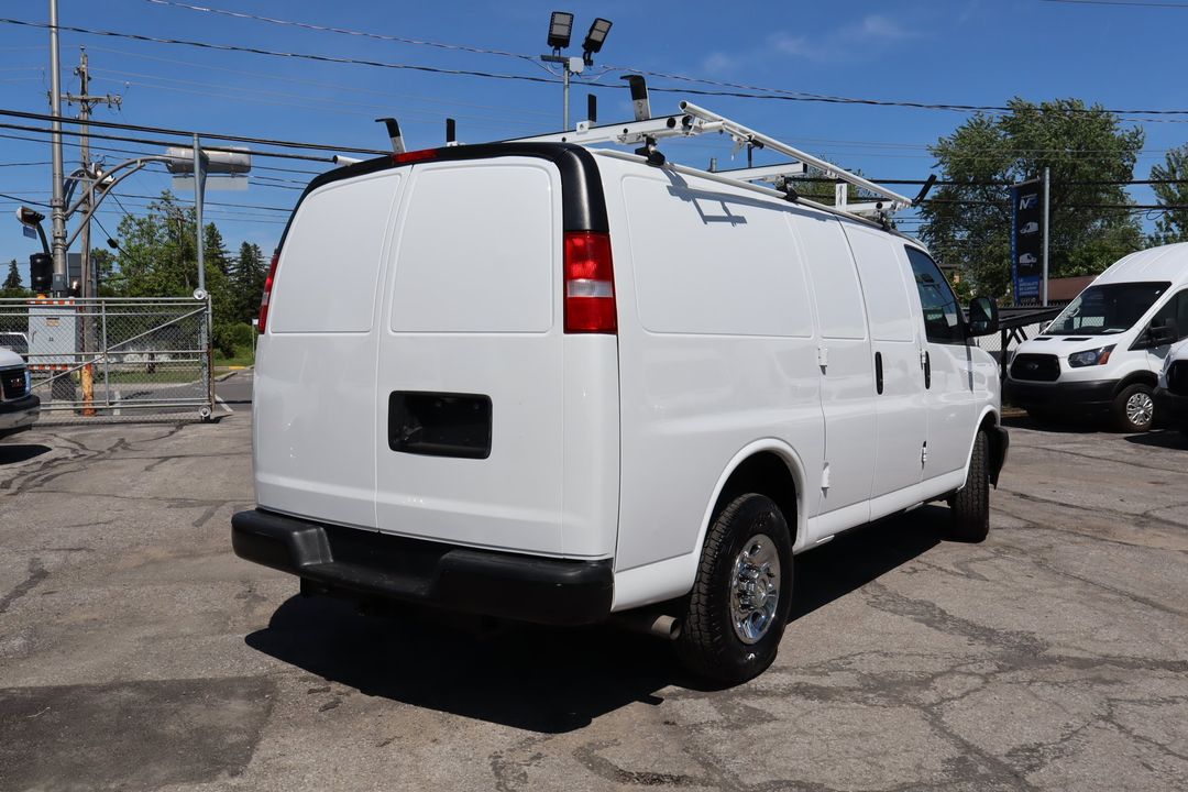 Chevrolet Express 2021 - Image 25