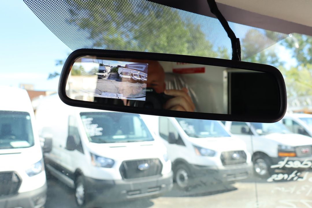 GMC Savana 2026 - Image 14